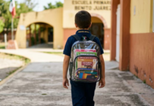 Baja California secondary schools will require clear backpacks to enhance security for the 2026–2027 school year.