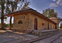 CONFLICT.- 🔴 A price tag was put on the San Miguel de Allende railway station🚂; it was sold, and today the owner has come forward.