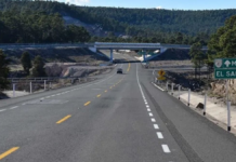 Driver of Toyota Tacoma pickup robbed at gunpoint on the Durango-Mazatlán highway.
