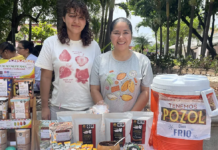 From family legacy to business: Yolanda transforms cacao into chocolates, butter, cocoa powder, and pozol in Veracruz.