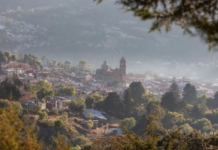 A magical corner of Michoacán with cobblestone streets, mountains, and artisans—ideal for a visit on the weekend of August 29 and 30.