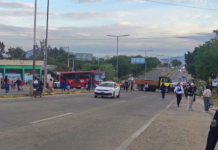 Road in Oaxaca blocked for third day due to lack of potable water