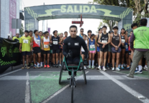The “911 Anti-Extortion Run” brought together more than a thousand runners in Uruapan.