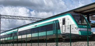Maya Train suspends service in Campeche; 120 passengers evacuated after a wheel came off the track.