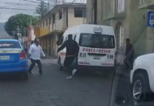 Transport driver defends students targeted for robbery in Tehuacán.